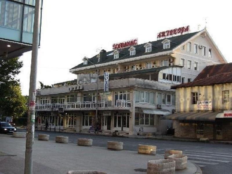 Hotel Bojatours Podgorica Exteriör bild
