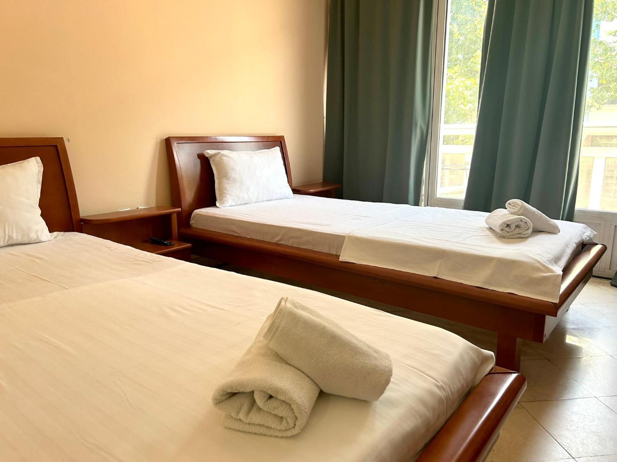 Hotel Bojatours Podgorica Exteriör bild