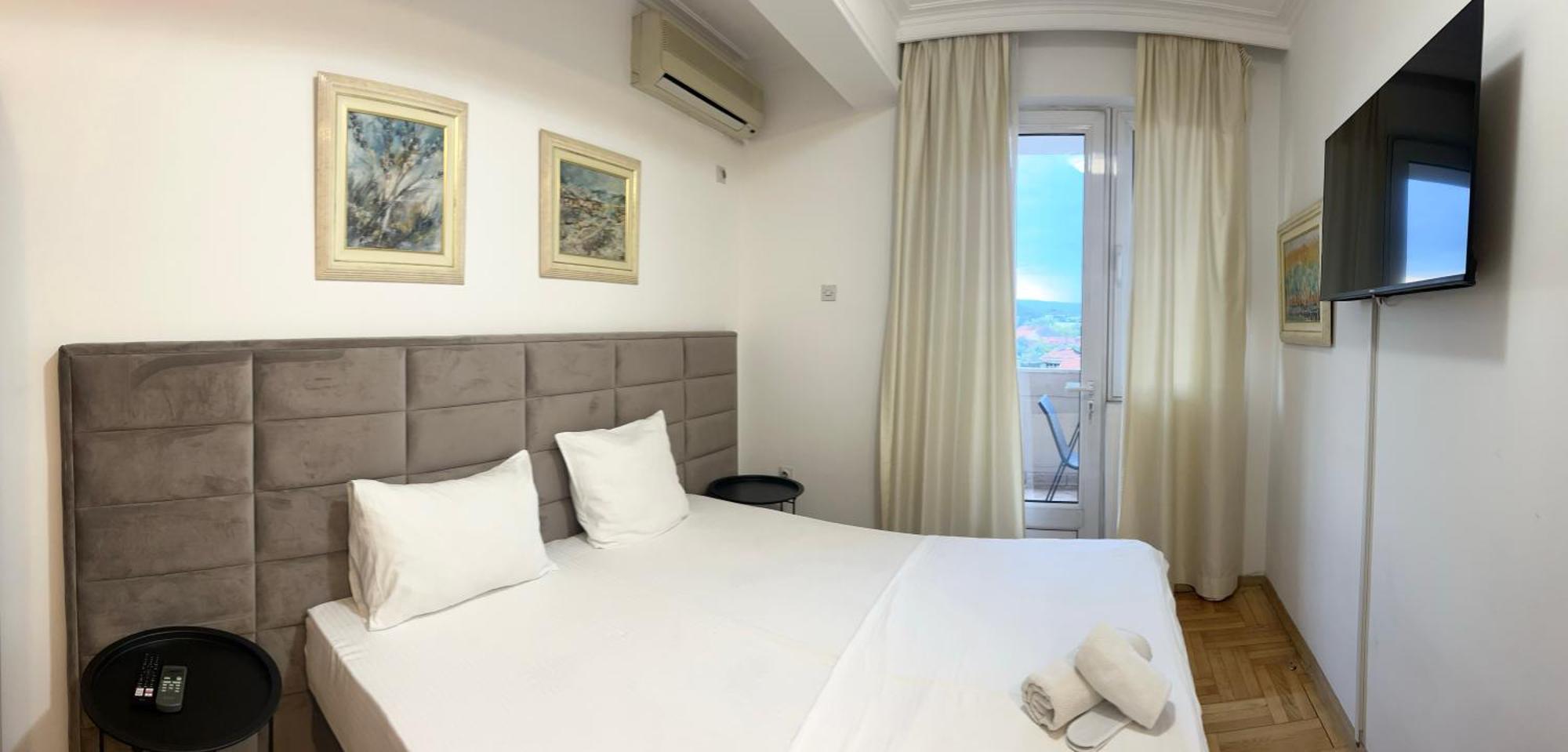 Hotel Bojatours Podgorica Exteriör bild