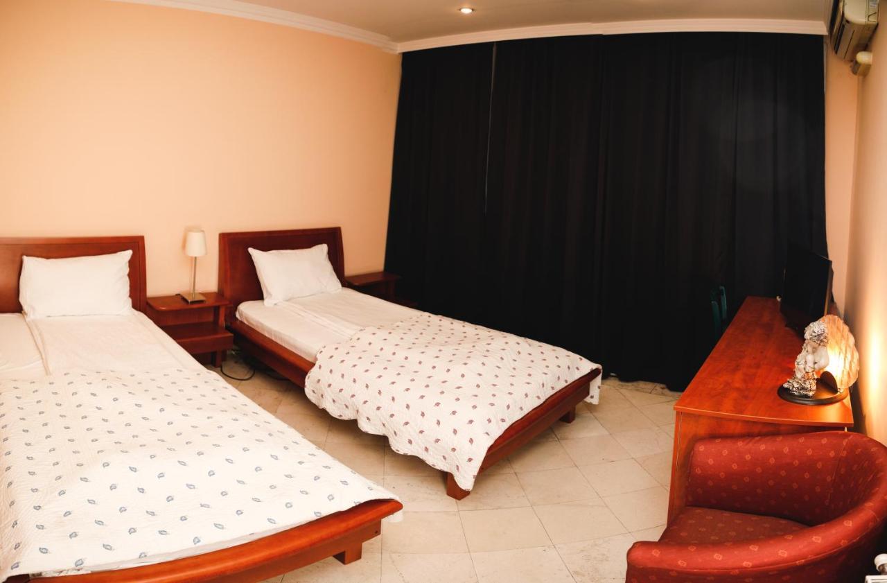 Hotel Bojatours Podgorica Exteriör bild